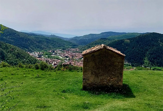 Torre de un edificio de piedra  El contenido generado por IA puede ser incorrecto.